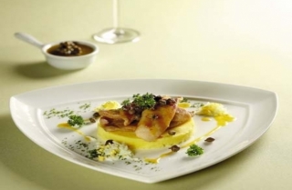 Causa rellena a la mantequilla negra